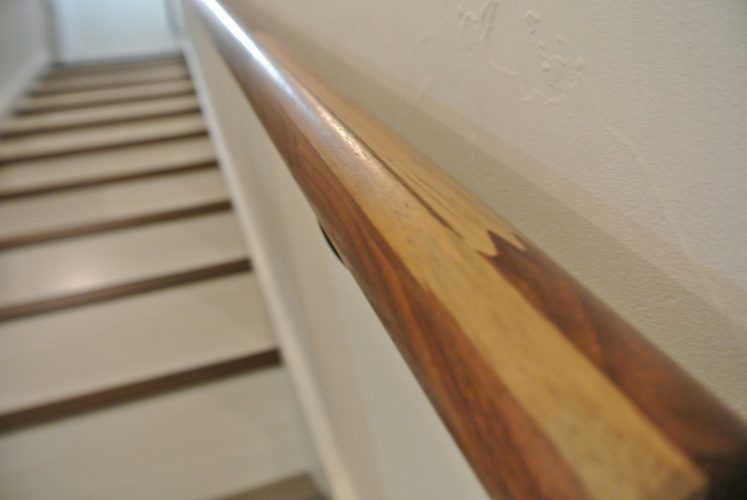 ウッドワン手すり丸型M35ウォールナット表面模様