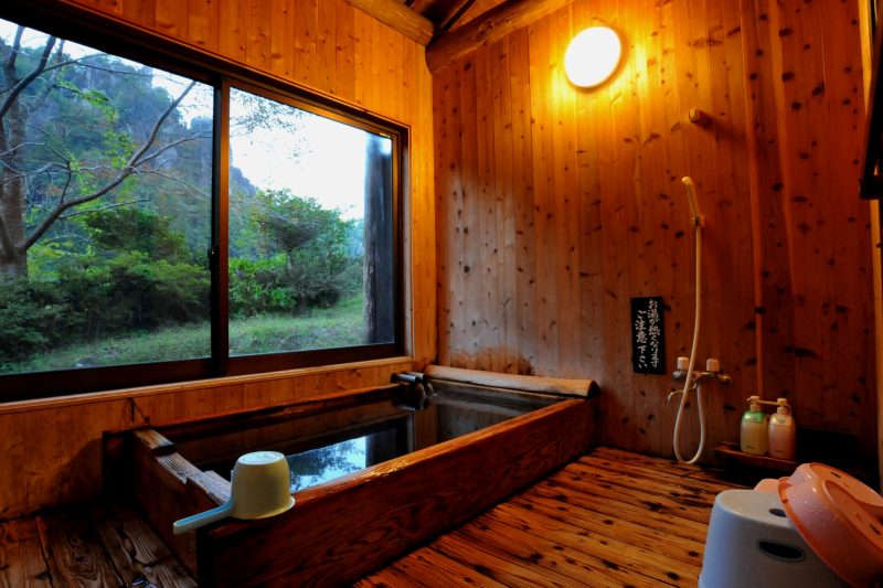 森の別荘の絶景半露天風呂