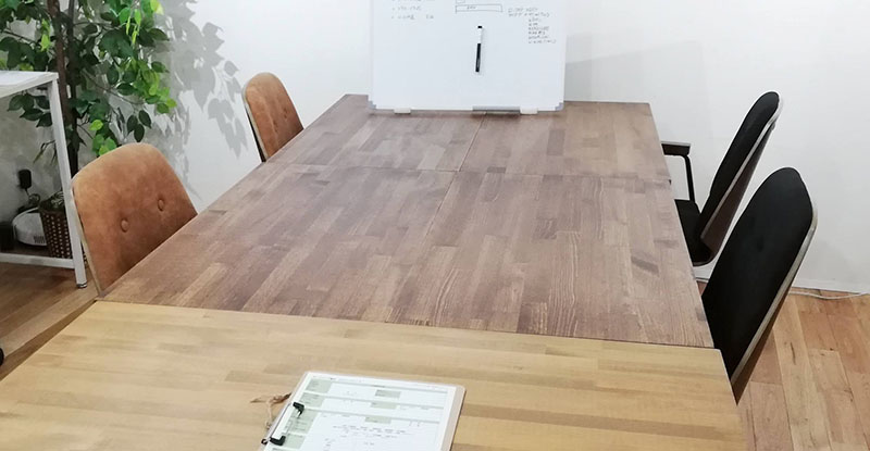 IKEA伸縮脚OLOVオーロヴを使ったPCデスクで会議テーブル